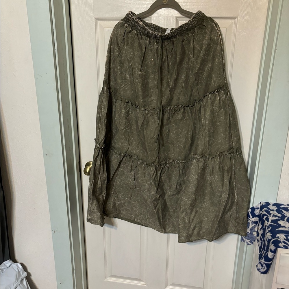 New without tags skirt large